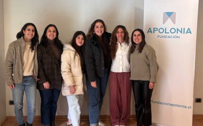 Dra. Aliky Triantafilo dicta curso teórico-práctico de cirugía plástica periodontal